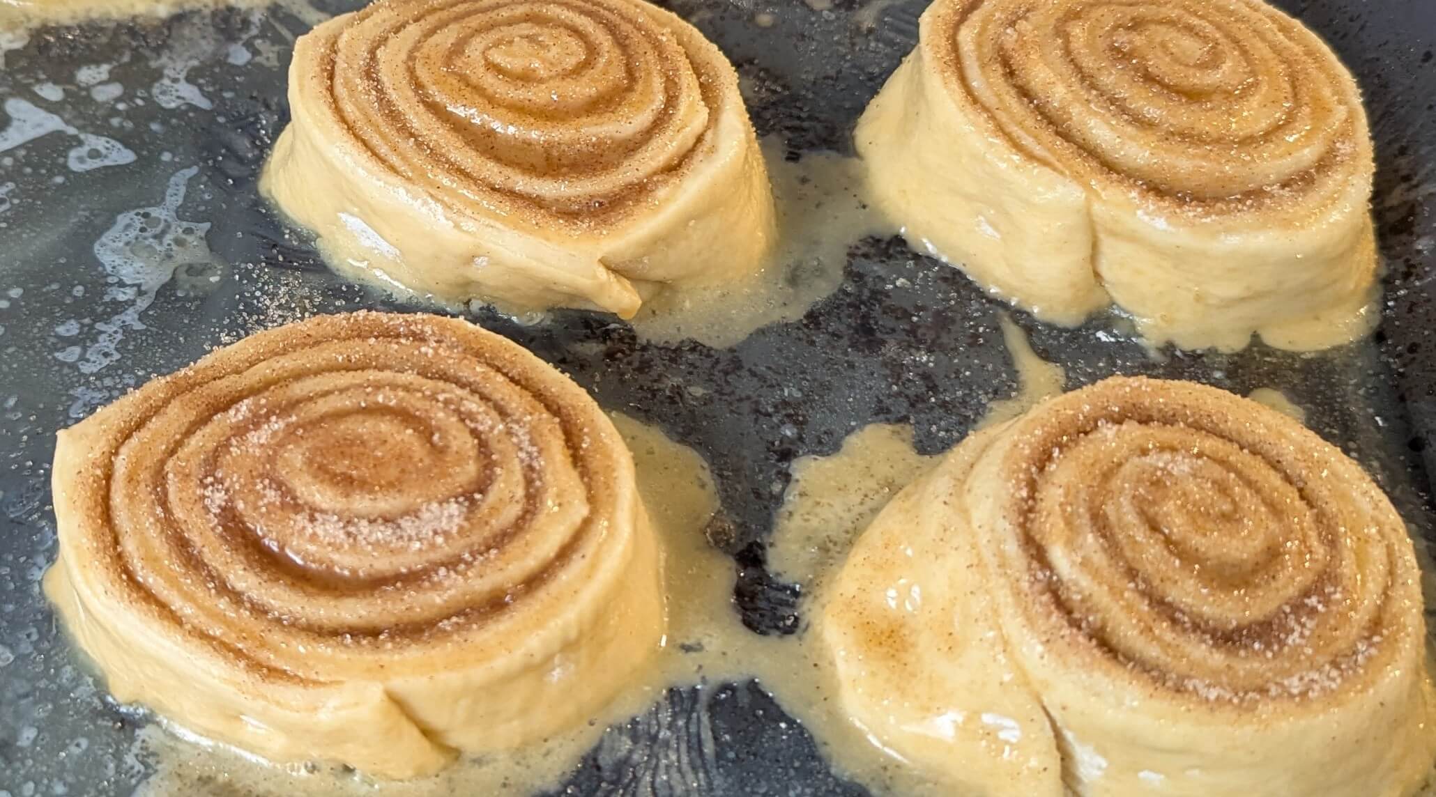 Zimtschnecken auf dem Backblech